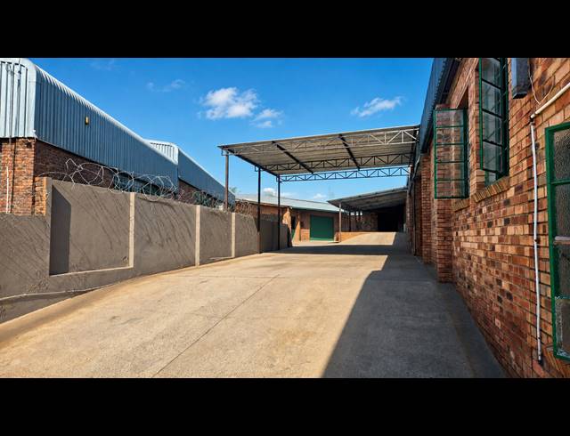 1,100M² WAREHOUSE FOR SALE IN ROCKY DRIFT